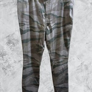 NWT High Rise Camouflage Jeggings